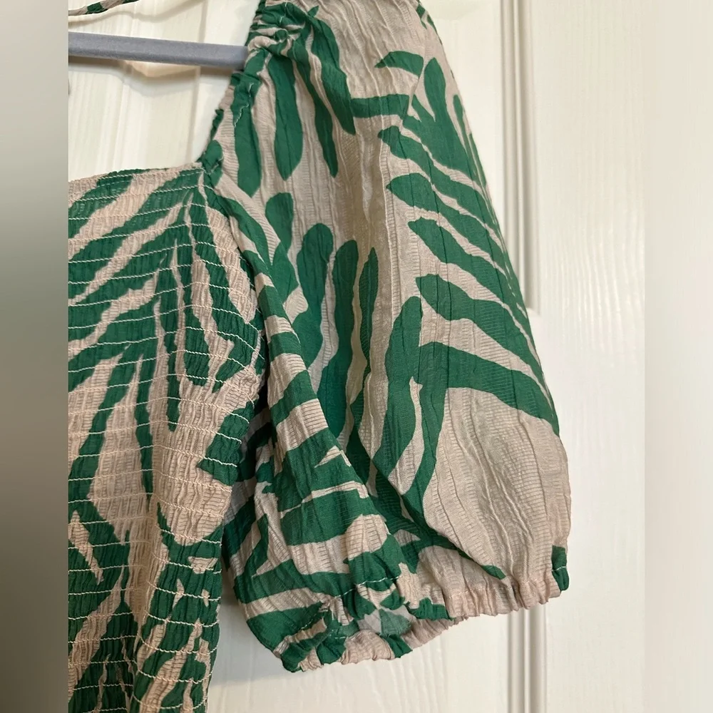 H&M Green and Tan Leaf Print Women's Top size small - Picture 4 of 9